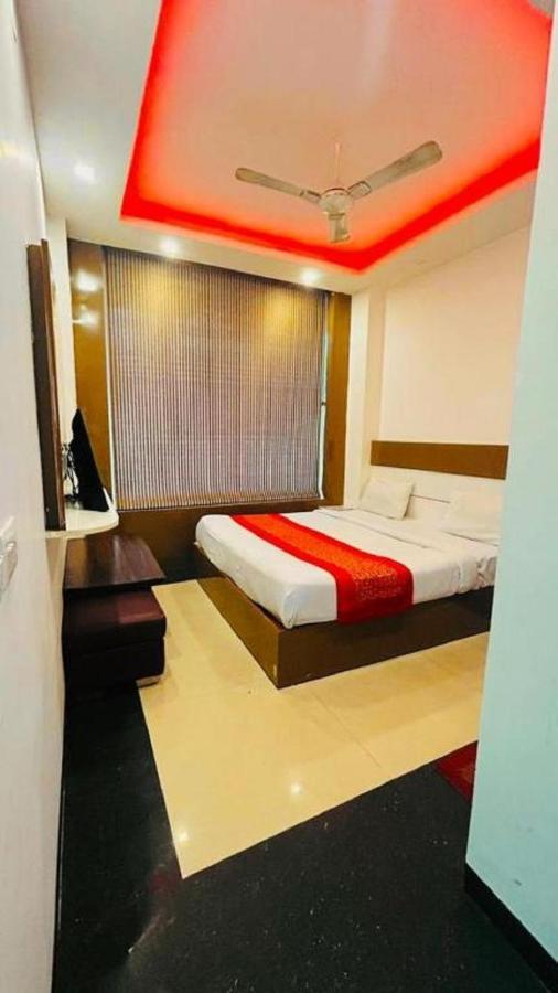 Sky Residency Bed & Breakfast New Delhi Bagian luar foto